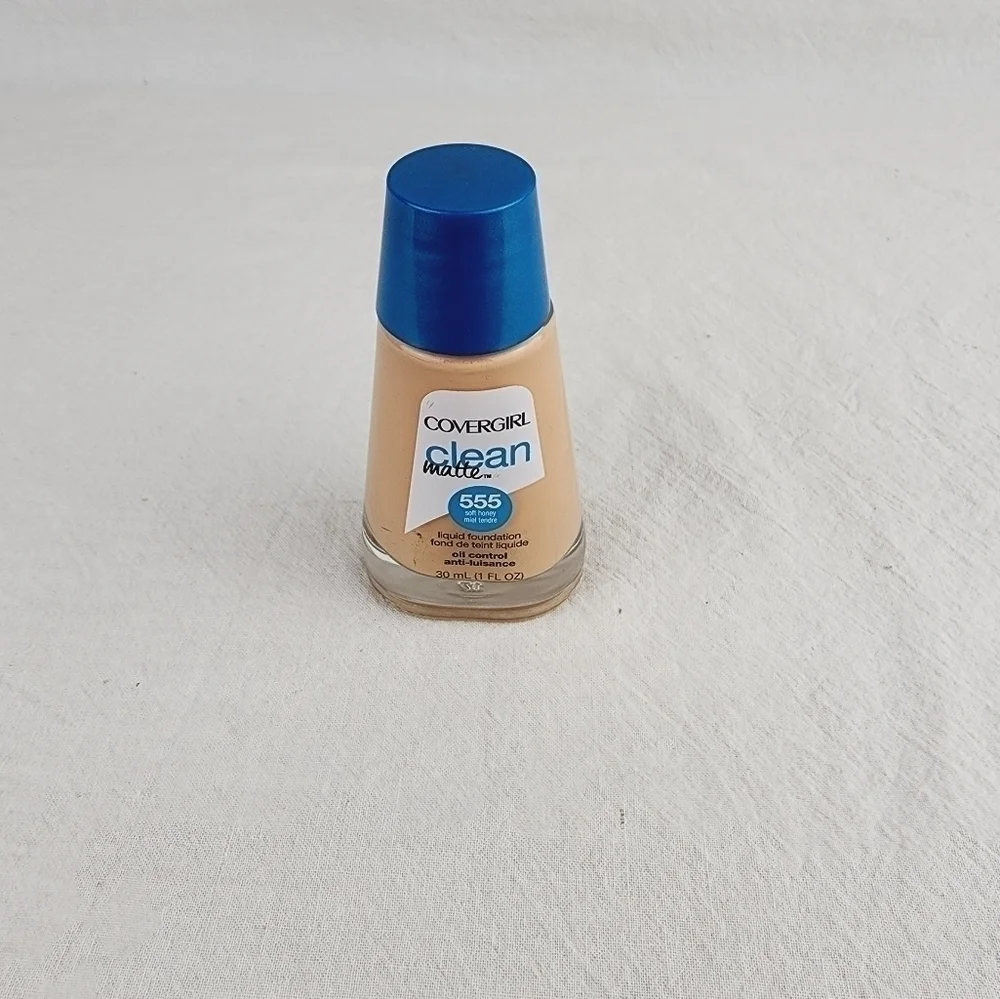 COVERGIRL Clean Matte Liquid Foundation